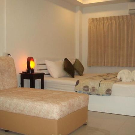 Anzac Wooden Guest House & Cafe Shop Pattaya Room photo